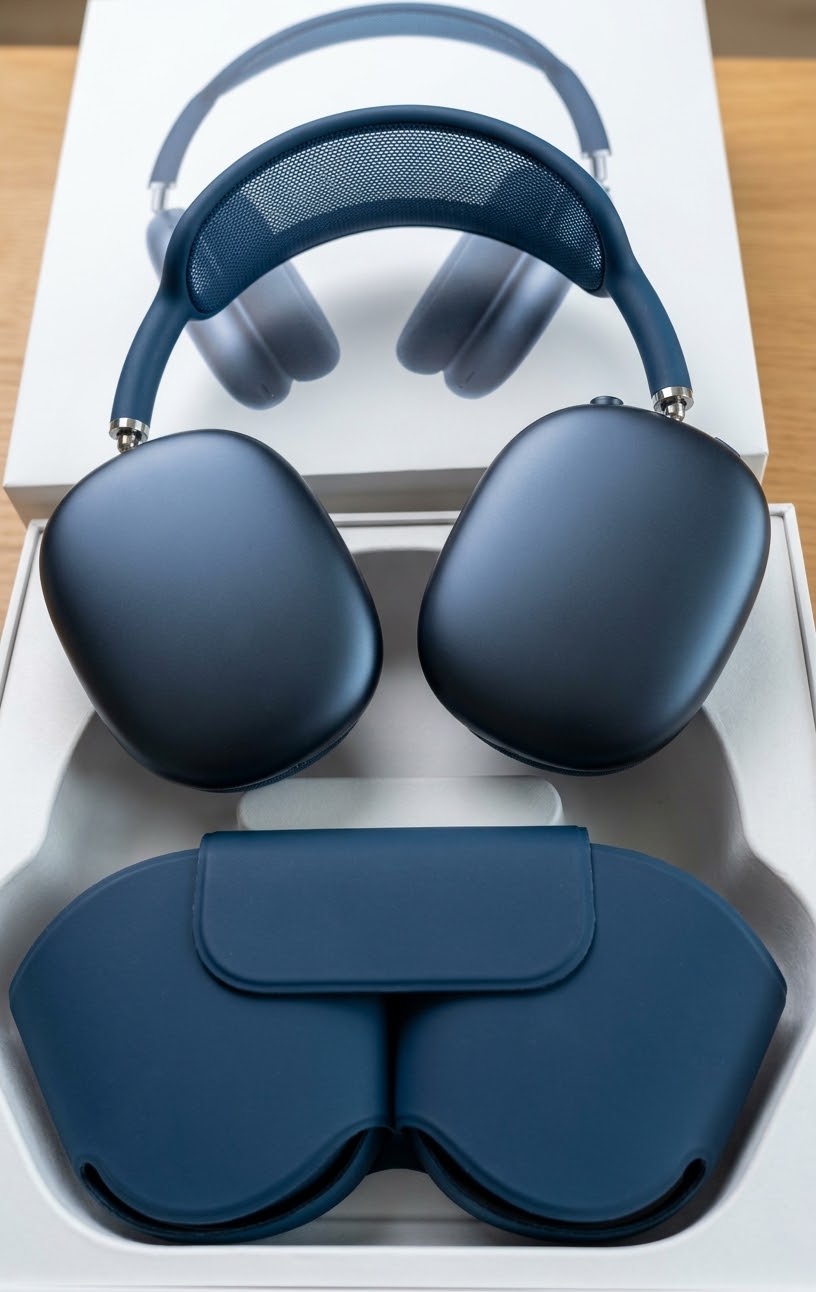 Apple AirPods Max Wireless Over-Ear
Headphones - Excellent / Brand New Condition